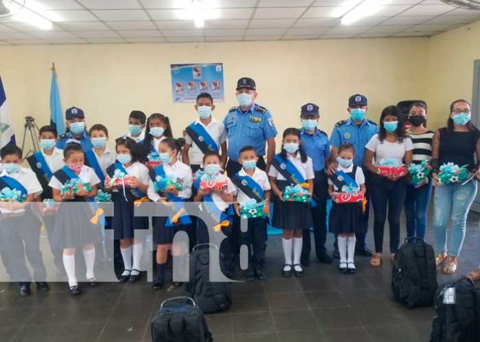 Policía Nacional en Matagalpa entrega útiles escolares