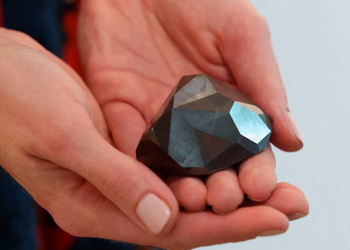  El diamante negro del libro Guiness se exhibe en Dubai para ser subastado