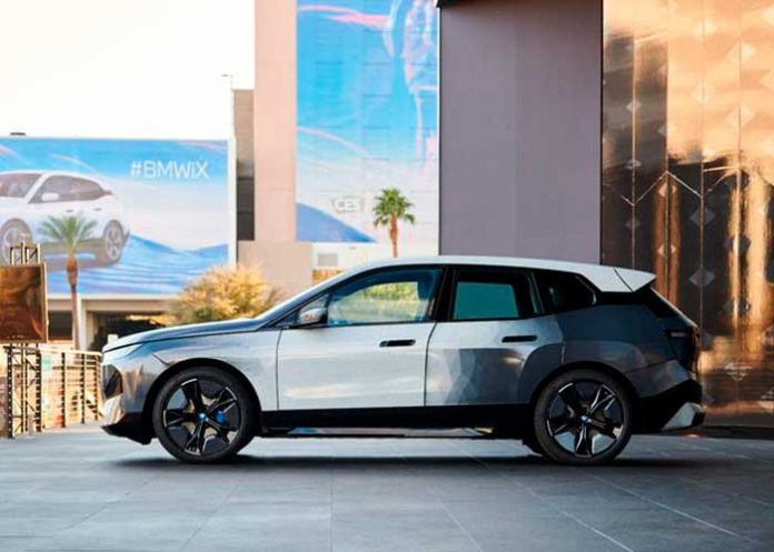 BMW presentó en la feria CES un auto que cambia de color en segundos