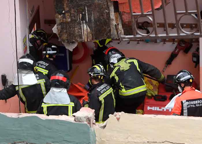 Mueren dos trabajadores al derrumbarse el techo de un colegio en España