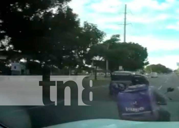 Repartidor comete infracción de tránsito en Managua