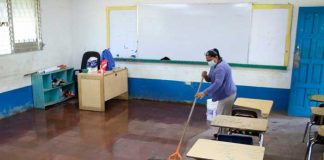 Limpieza de colegio público en Managua