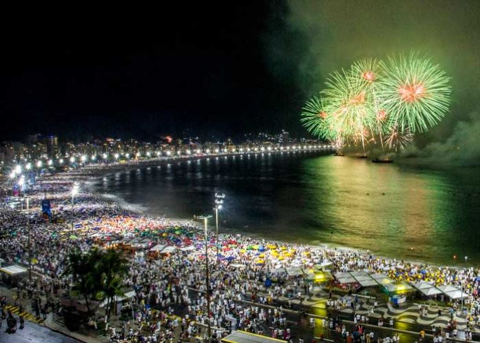 Celebración del Año Nuevo 2022 en Copacabana, Río de Janeiro, Brasil