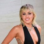 Falla con vestuario dejó desnuda a Miley Cyrus en celebración de Año Nuevo