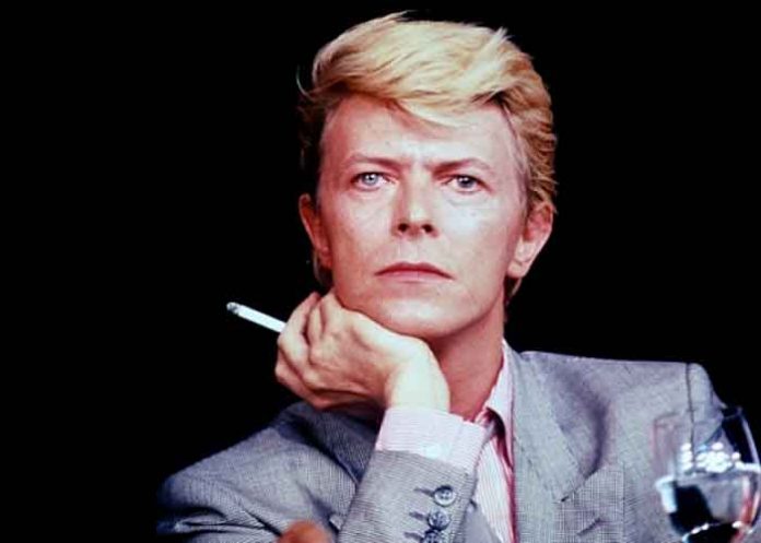 Derechos sobre las canciones de David Bowie son vendidos a Warner