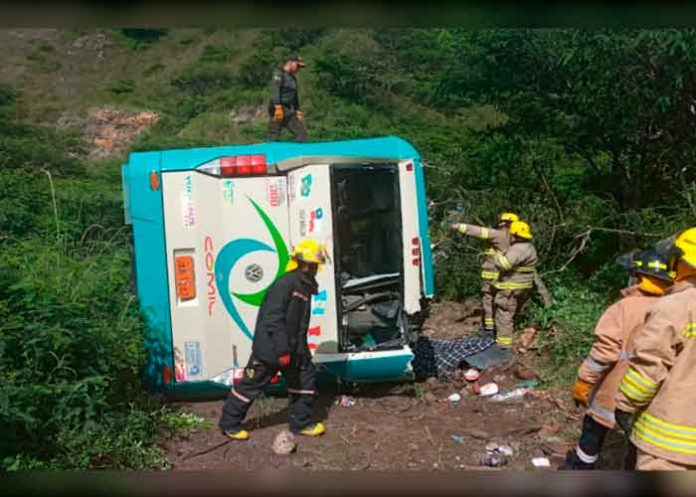Al menos 3 muertos y 18 heridos deja un accidente en Ecuador