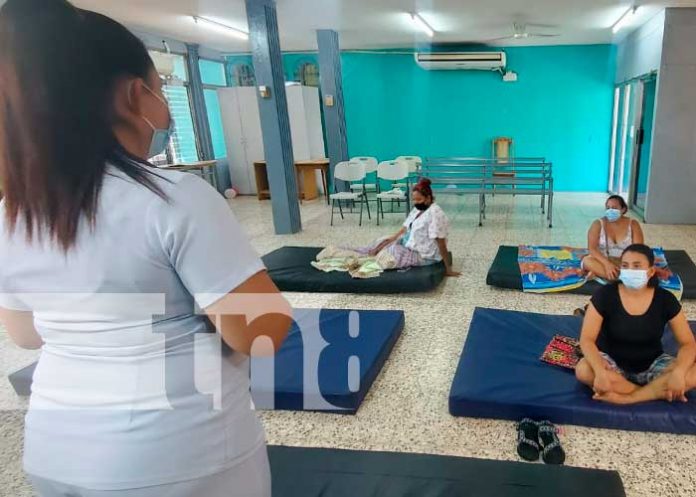 Sesión sobre cuido del bebé para embarazadas en Managua