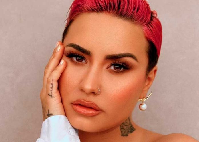 ¡De impacto! Demi Lovato se hizo un escalofriante tatuaje en la cabeza