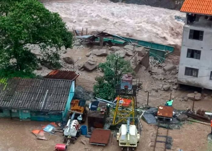 Inundaciones en Perú dejan 5 desaparecidos y decenas de casa inundadas