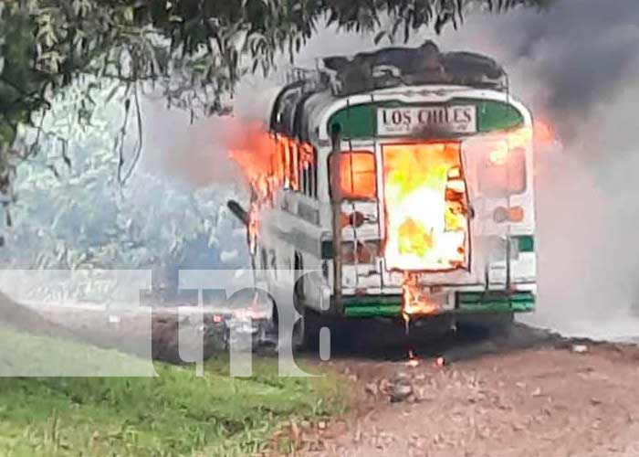 Incendio de bus en una comunidad de Río San Juan