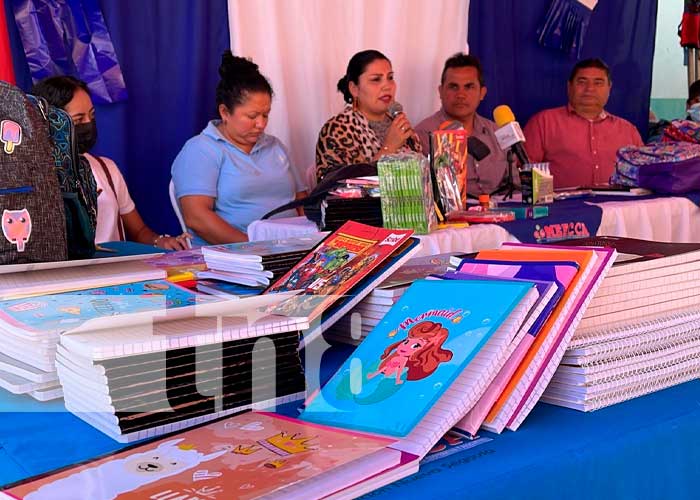 Mercados de Jalapa con amplia oferta de útiles escolares