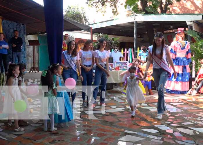 Miss Teen Nicaragua visita colegio en León