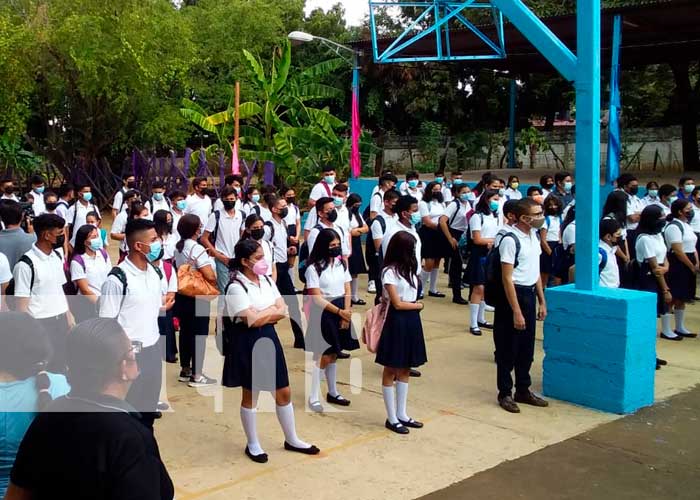 Ambiente del turno vespertino en colegios de Managua