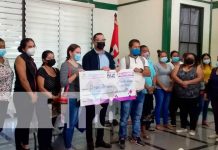 Entrega de créditos del MEFCCA para protagonistas en Managua
