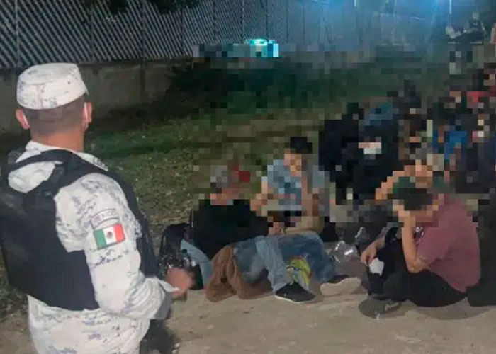 Detienen a 198 migrantes en dos autobuses turísticos en México