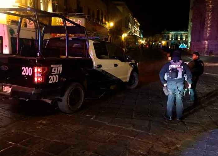 En México abandonan camioneta con 6 cuerpos frente a Palacio de Gobierno