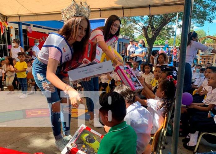 Chicas del Miss Teen Nicaragua de visita en preescolar de Granada