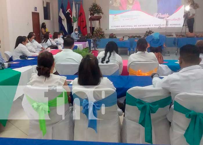 Charla sobre complicaciones obstétricas con médicos de Nicaragua