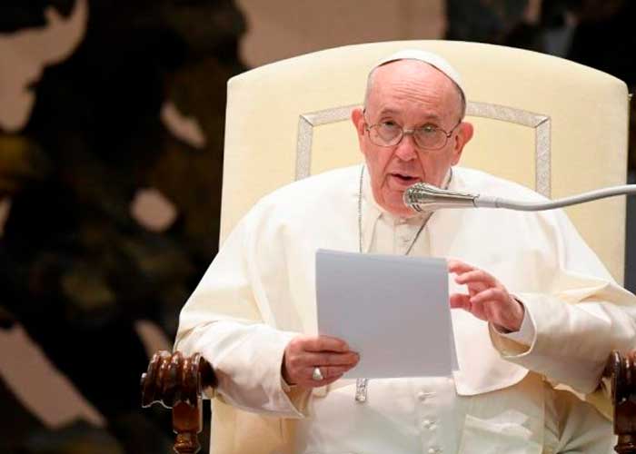 ¿Polémico? Papa Francisco llama "héroes" a los migrantes