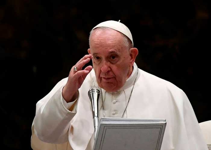 El papa instó a “continuar los esfuerzos” para vacunar contra el COVID