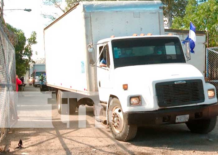 Camiones con paquetes escolares para Nicaragua