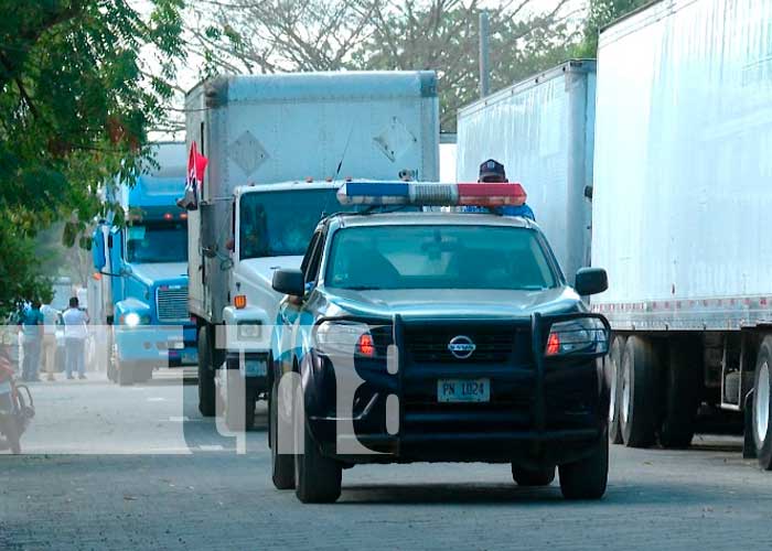 Camiones con paquetes escolares para Nicaragua