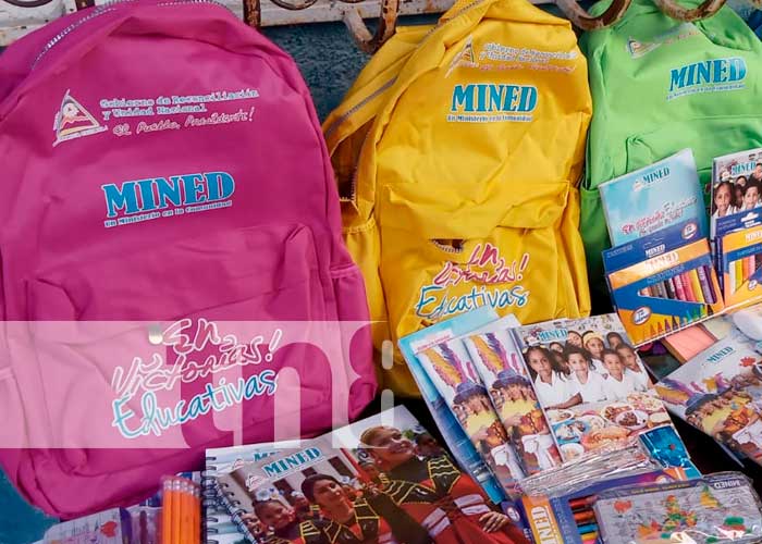 Entrega de paquetes escolares a Estelí