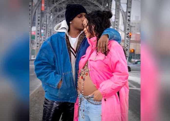 Con tiernas fotos Rihanna anuncia que está embarazada