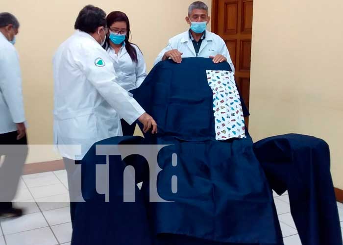 Entrega de ropa hospitalaria para SILAIS de Nicaragua