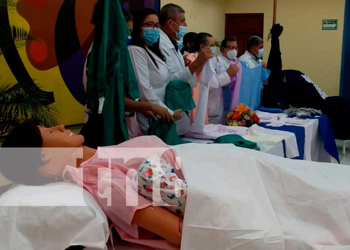 Entrega de ropa hospitalaria para SILAIS de Nicaragua