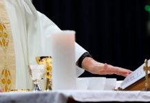 Al menos 125 sacerdotes católicos en Alemania 'salieron del armario'