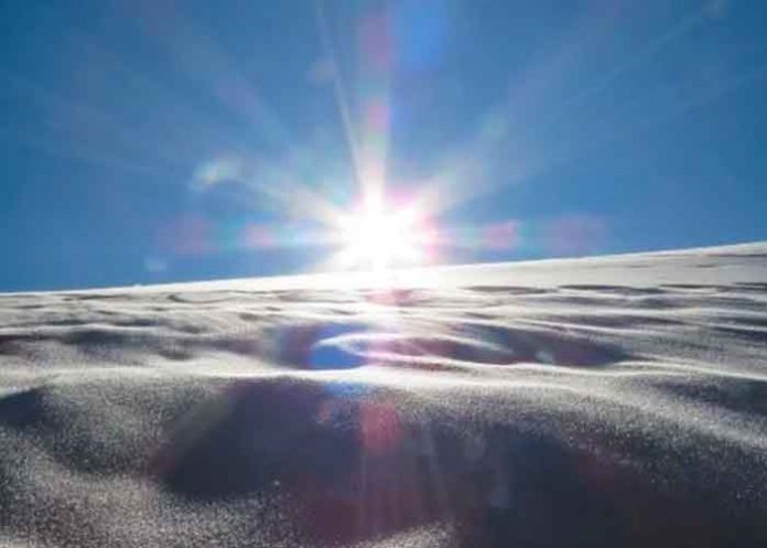 ¡Raro fenómeno! Cae nieve en el desierto del Sahara