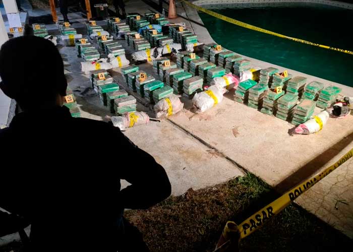 Autoridades de El Salvador decomisan 500 kilos de cocaína