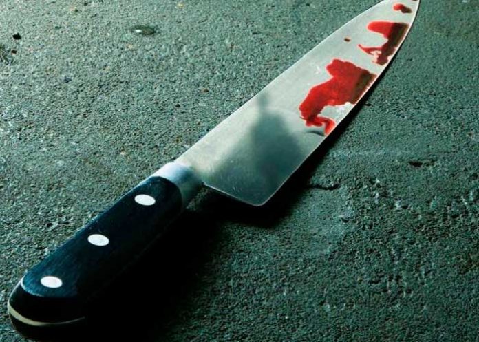 Imagen referencial de un cuchillo con sangre