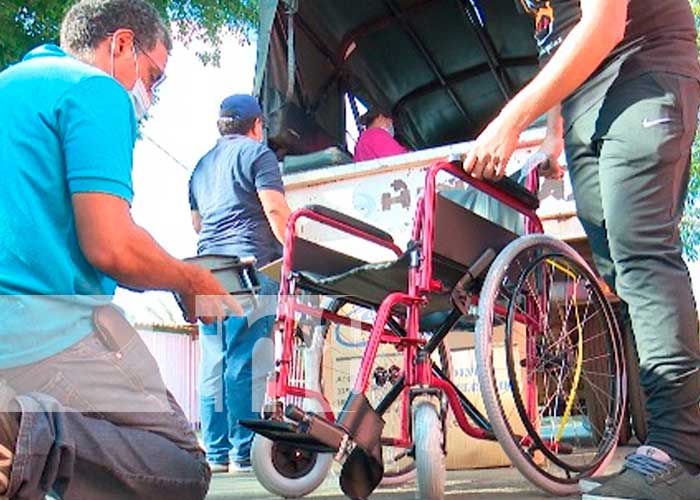 Entrega de medios auxiliares para personas que lo necesitan en Managua
