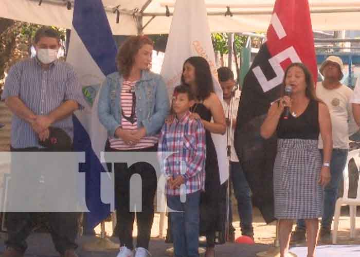 Familia del barrio 31 de diciembre en Managua recibe su vivienda digna