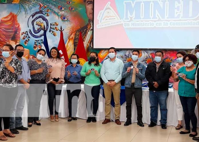 Reconocimiento a docentes de teleclases en Nicaragua
