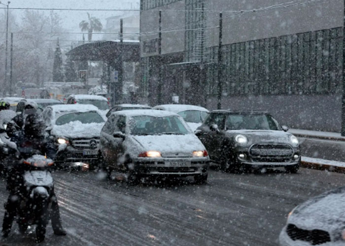 Potentes nevadas en Turquía y Grecia crean perturbación aérea y vial