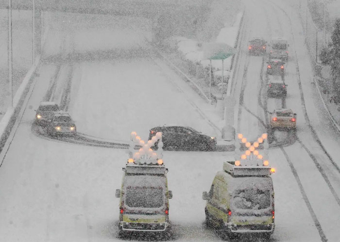 Potentes nevadas en Turquía y Grecia crean perturbación aérea y vial