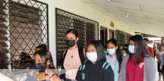 Estudiantes en la URACCAN, Triángulo Minero de Nicaragua