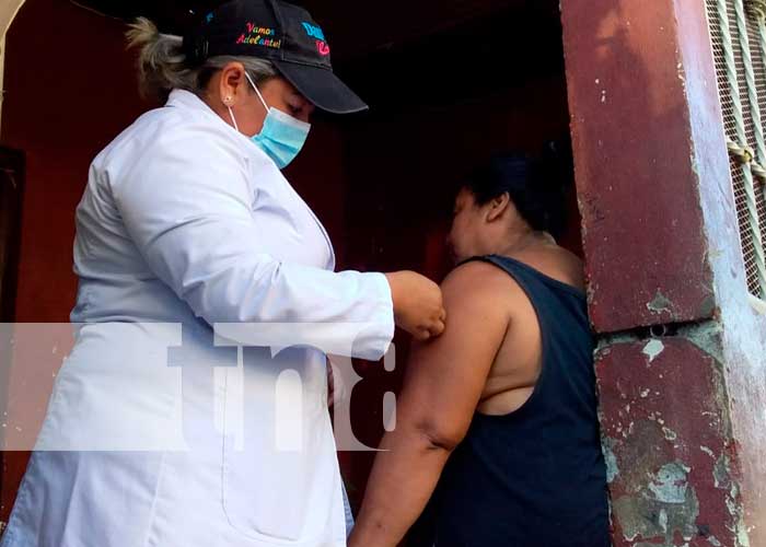 Jornada de vacunación en el barrio Santo Domingo, Managua