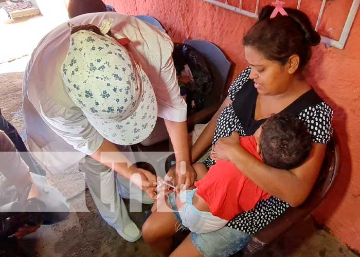 Jornada de vacunación casa a casa en barrios de Managua