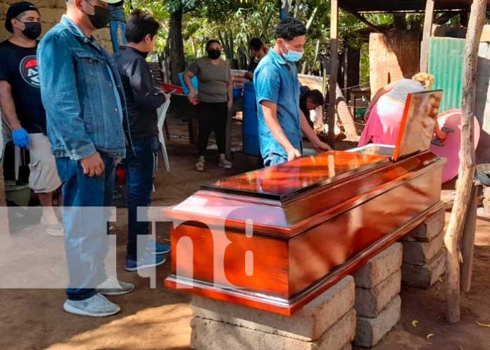 Vela de mujer que fue asesinada por su vecina en Villa El Carmen, Managua