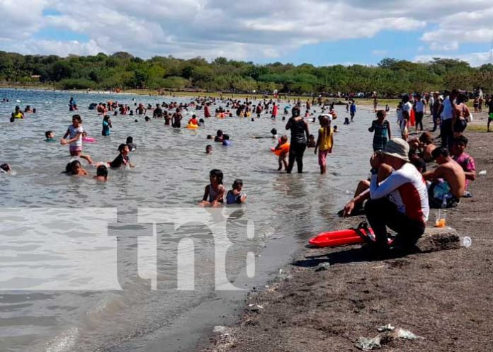 Laguna de Xiloá llena de visitantes este 1 de enero