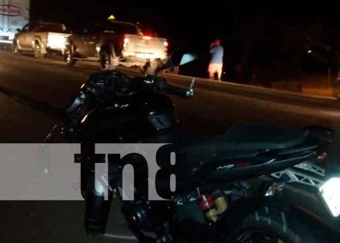 Motociclista y acompañante lesionados en accidente de tránsito en Managua