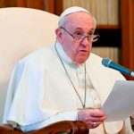 El papa Francisco defiende el celibato durante simposio sacerdotal