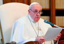 El papa Francisco defiende el celibato durante simposio sacerdotal