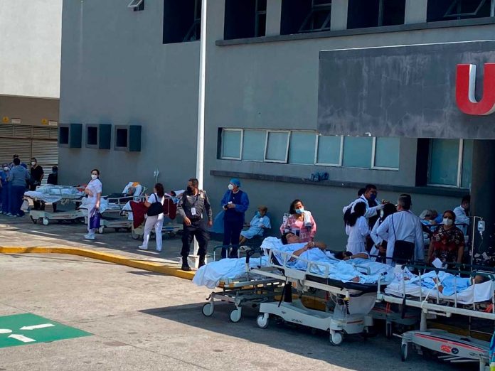 Pacientes de hospital en México son desalojados por incendio