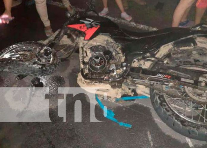 Motociclista pierde la vida al estrellarse contra un camión en Matagalpa