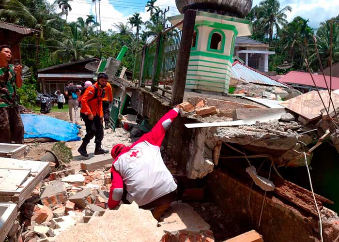 Muertes y heridos deja un terremoto en la isla de Sumatra en Indonesia 
